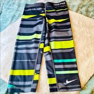 Nike Pro Base Layer Graphic Fitted Capri Tight